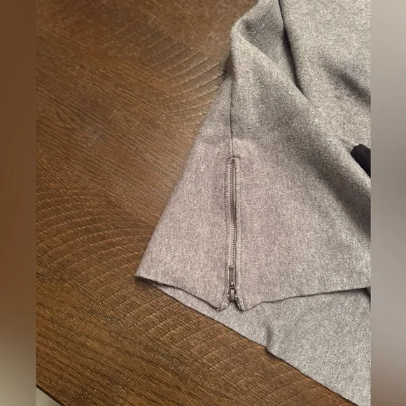 Tahari sweater - Picture 4 of 6